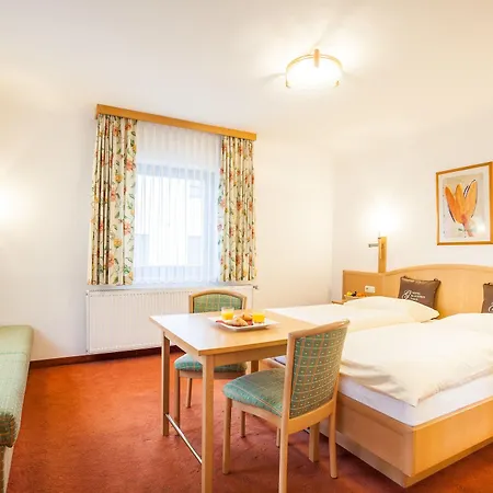 Готель Glasererhaus 3*