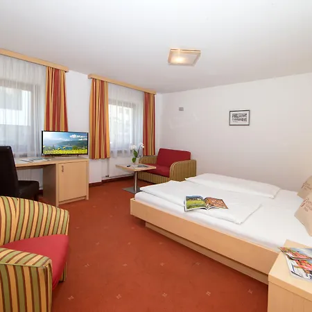 Glasererhaus Szálloda 3*