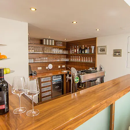 Glasererhaus Szálloda 3*