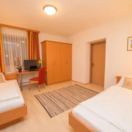 Glasererhaus Szálloda